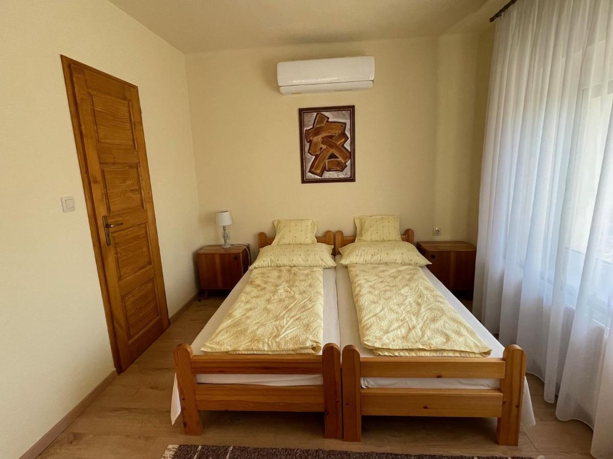 Kristof Vendeghaz Hotel บุคเซค ภายนอก รูปภาพ